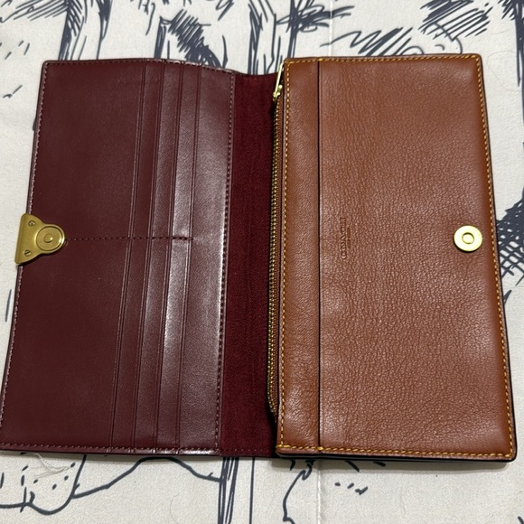 Coach - Picture 3 of 4